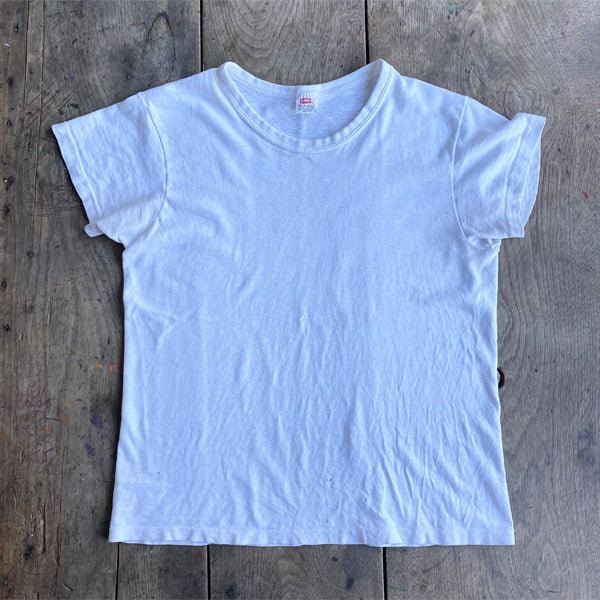 Load image into Gallery viewer, Vintage White T on wooden table