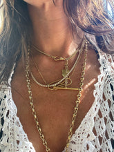 Load image into Gallery viewer, Neck wearing gold jewelry 
